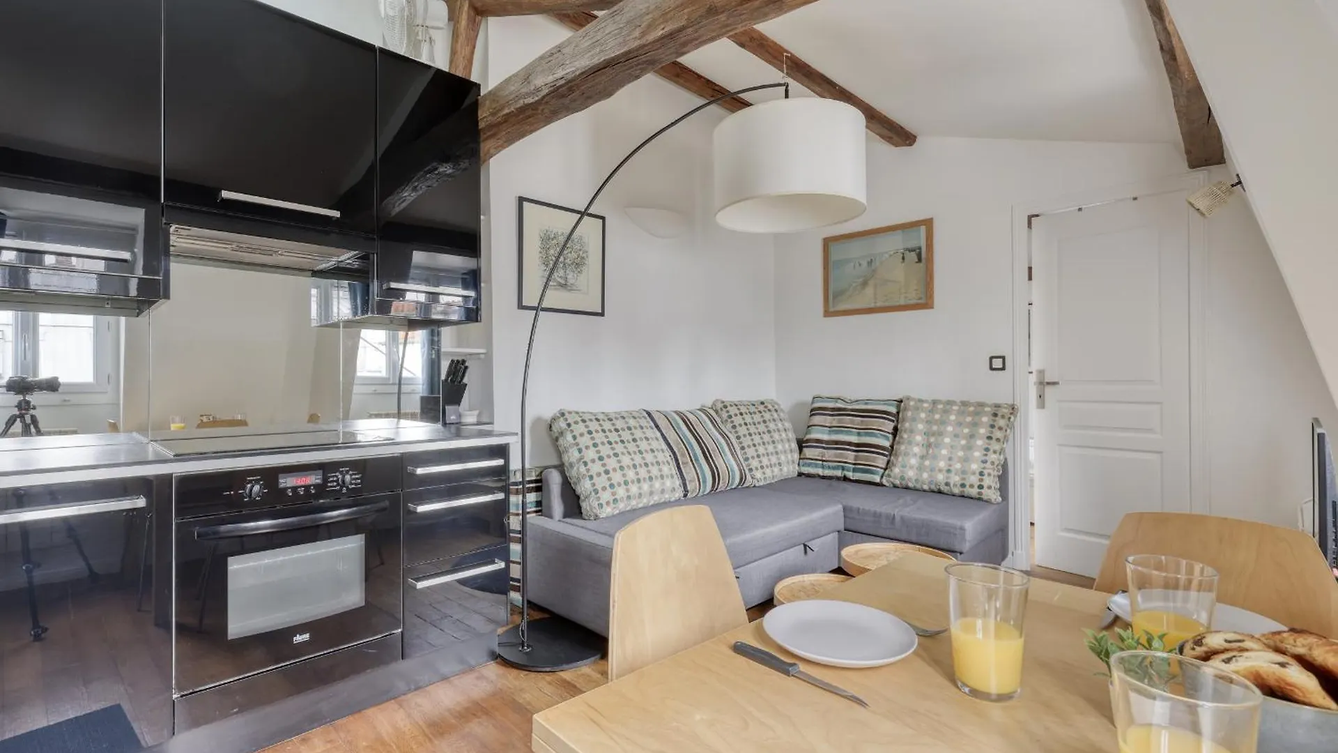 Homely & Pleasant T2 Flat In The Heart Of * Paris